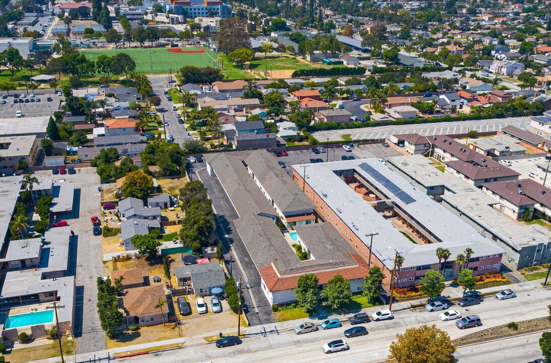 12501 Paramount Blvd in Downey, CA - Building Photo