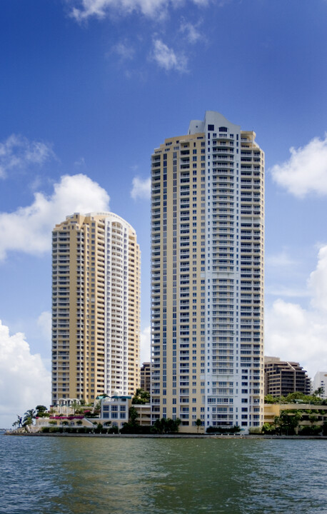 Two Tequesta Point in Miami, FL - Foto de edificio