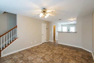 8013 Logan Dr in La Vergne, TN - Building Photo - Building Photo