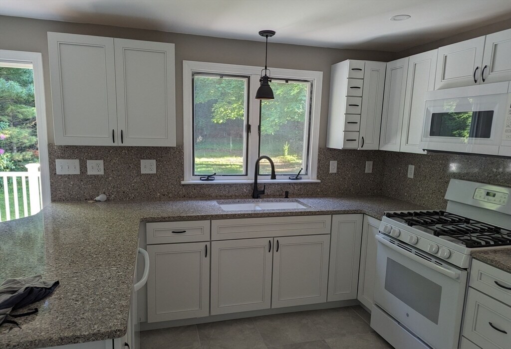 202 Dale St in Waltham, MA - Building Photo