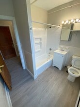 423 Pelham St in Methuen, MA - Building Photo - Building Photo