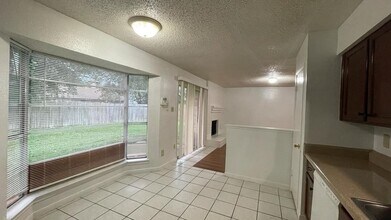 7431 La Pl Dr in Houston, TX - Building Photo - Building Photo