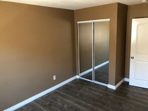 1925 Orange Ave in Santa Ana, CA - Foto de edificio - Building Photo