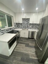 284 SE 6th Ave in Deerfield Beach, FL - Building Photo