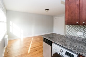 704 Elm Pl, Unit J08P in Highland Park, IL - Building Photo - Building Photo