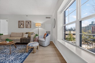 444 Washington Blvd, Unit SI FL4-ID1461469P in Jersey City, NJ - Building Photo - Building Photo