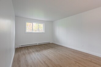 530-532 Nadeau Rue in Mont-St-Hilaire, QC - Building Photo - Building Photo