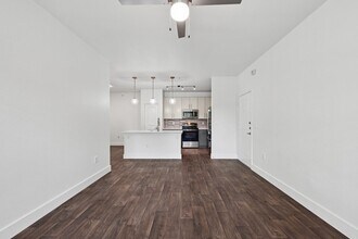 12076 Broadway St in Pearland, TX - Building Photo - Building Photo