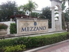 9857 Baywinds Blvd in Royal Palm Beach, FL - Building Photo - Building Photo