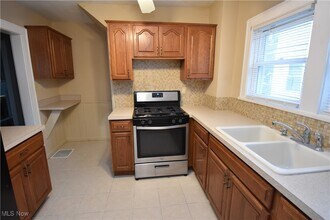 1660 Glenmount Ave in Akron, OH - Building Photo - Building Photo