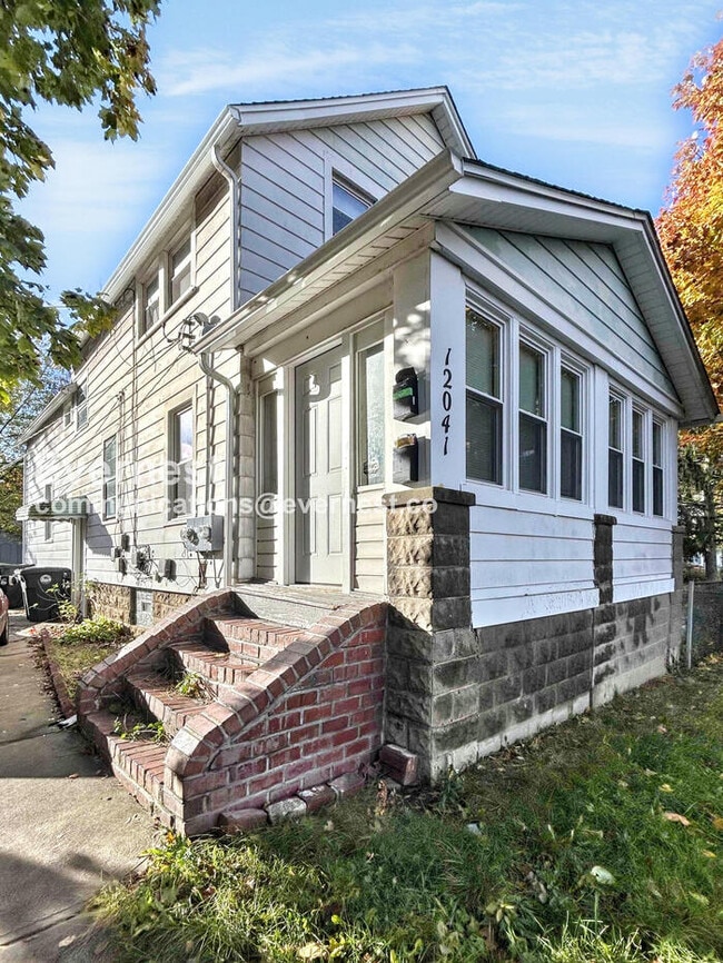 12041 Belden Ave in Cleveland, OH - Building Photo - Building Photo