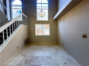 2433 Twin Flower Cir in Las Vegas, NV - Foto de edificio - Building Photo