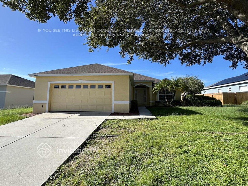 6367 Alamanda Hills Dr in Lakeland, FL - Foto de edificio