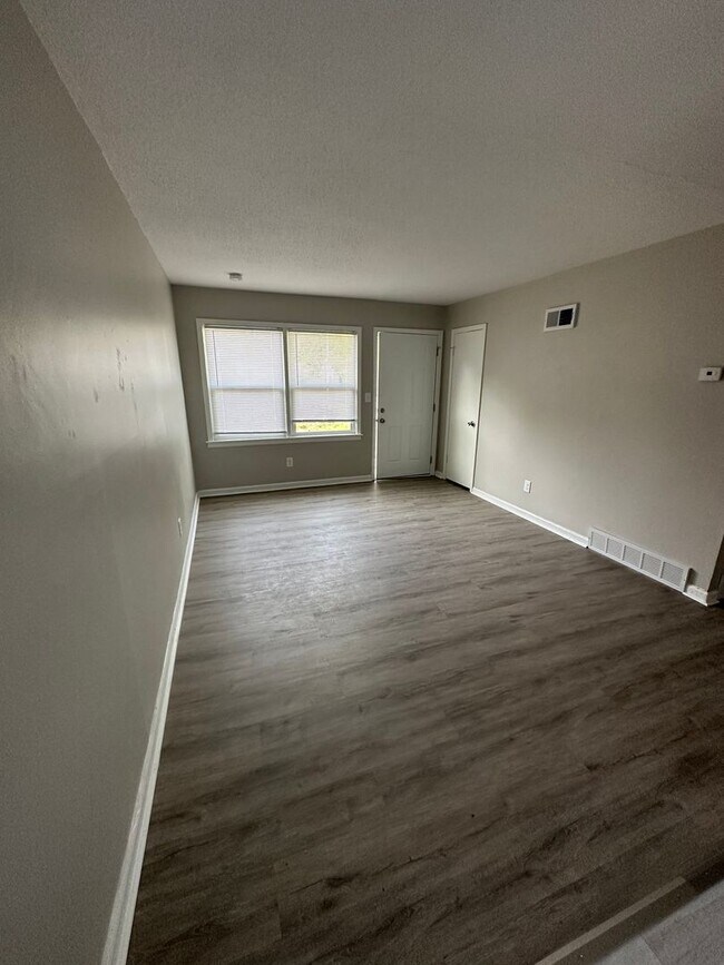 5616 E 101st Terrace in Kansas City, MO - Building Photo - Building Photo