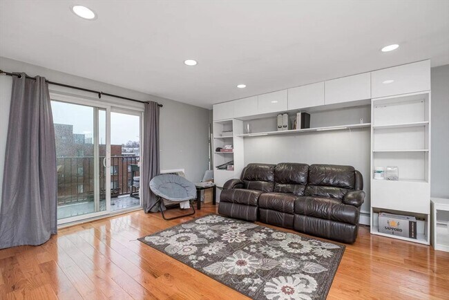 124 Tremont St, Unit #1