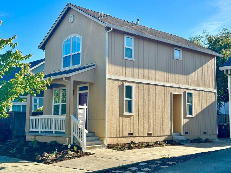 749 Fresno Ave in Santa Rosa, CA - Building Photo