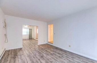 370 Blue Point Rd in Farmingville, NY - Building Photo - Building Photo