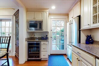 127 Pinckney St, Unit 1## in Boston, MA - Building Photo - Building Photo