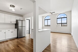 Riverfront Court in Mankato, MN - Building Photo