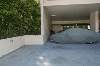 435 Seaside Ave in Honolulu, HI - Building Photo - Building Photo
