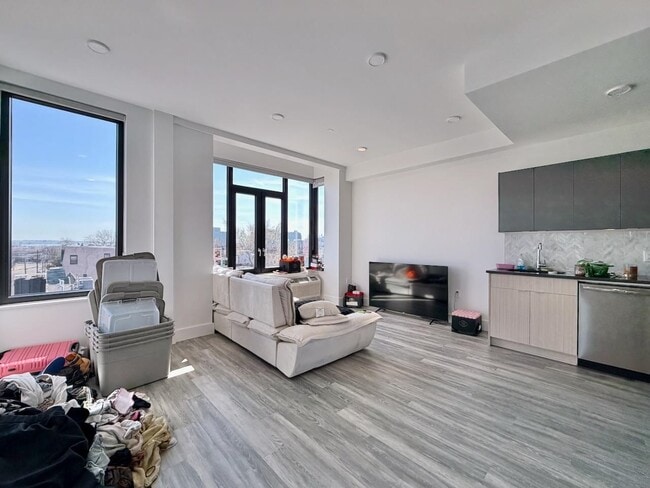 327 Communipaw Ave in Jersey City, NJ - Building Photo - Building Photo