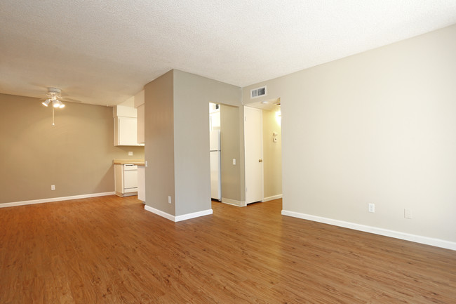 Oakpoint Apartments in Carmichael, CA - Building Photo - Interior Photo