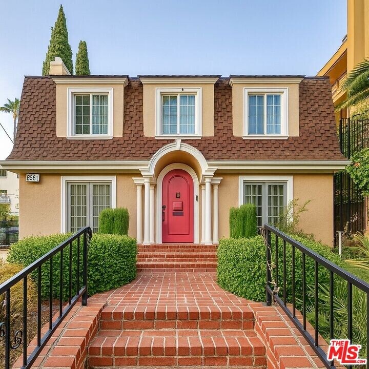 6551 Franklin Ave in Los Angeles, CA - Building Photo