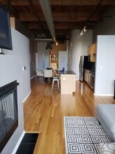 1500 W Monroe St, Unit 423 in Chicago, IL - Foto de edificio - Building Photo