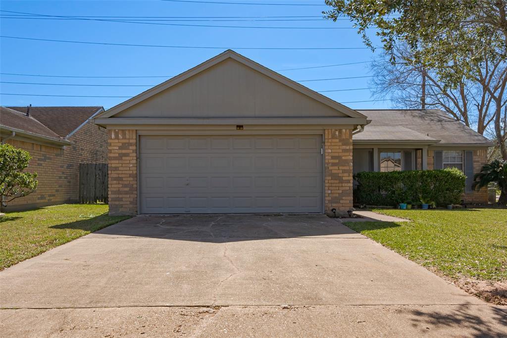 3002 Old Fort Rd in Sugar Land, TX - Building Photo