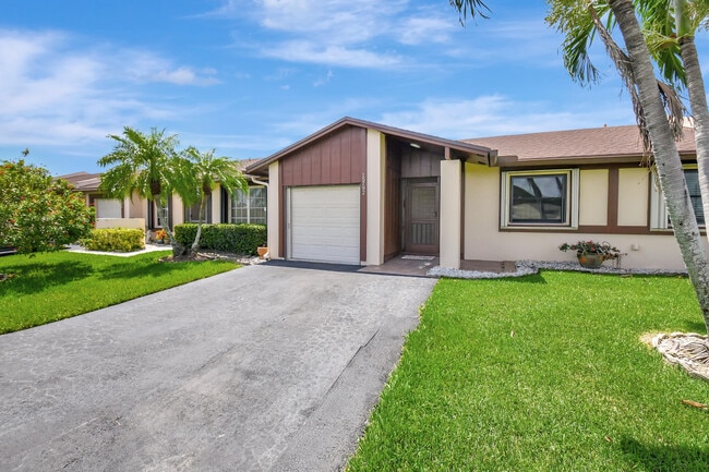 15792 Philodendron Cir in Delray Beach, FL - Building Photo - Building Photo