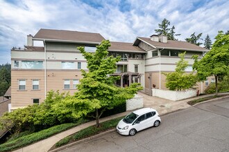 Dunbar Woods Apartments in Milwaukie, OR - Building Photo - Primary Photo