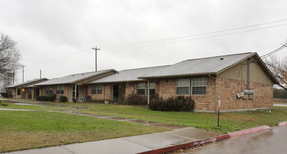 Heritage Place Apartments in Quinlan, TX - Building Photo - Building Photo