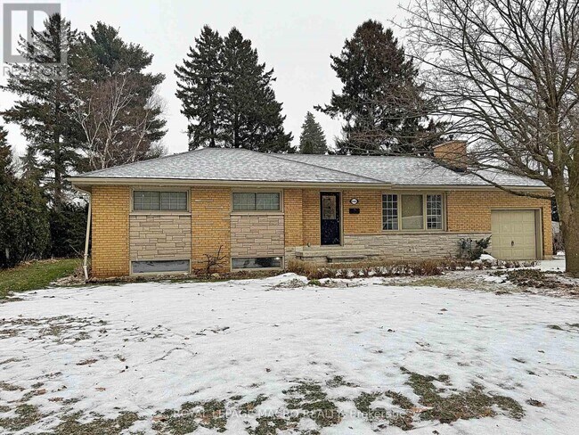 646 Iroquois Ave in Hamilton, ON - Building Photo - Building Photo