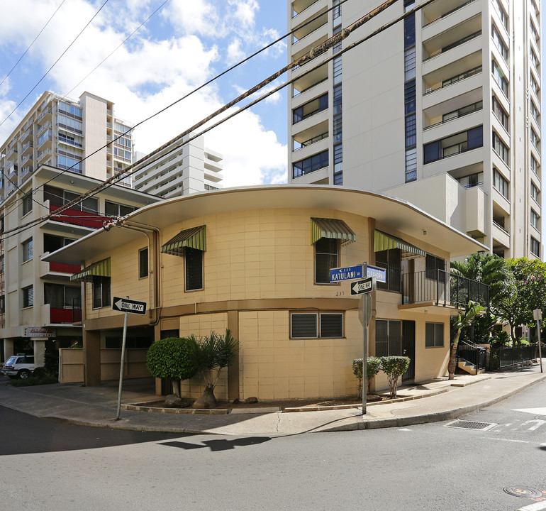 235 Kaiulani Ave in Honolulu, HI - Building Photo