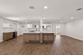 192 Oriole Dr in New Braunfels, TX - Building Photo - Building Photo