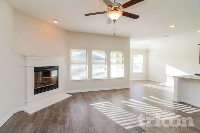 108 Morning Star Ln in Waxahachie, TX - Foto de edificio - Building Photo