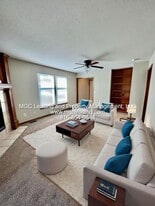 519 N Foxridge Dr in Raymore, MO - Building Photo