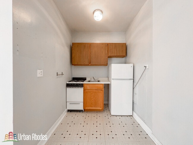 1101 W George St, Unit M03B in Chicago, IL - Building Photo - Building Photo