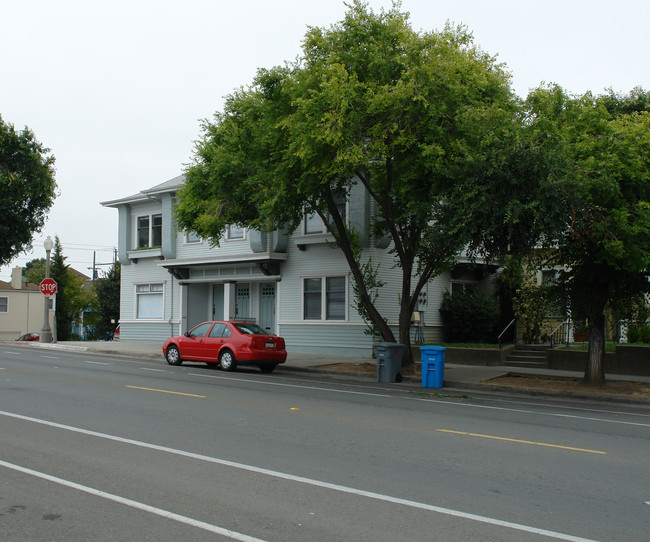 1201 Marin in Vallejo, CA - Foto de edificio - Building Photo