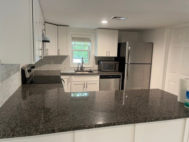 17 Eastbrook Ln in Newton, NJ - Foto de edificio - Building Photo