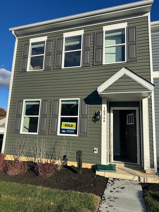 10964 Farmerfield St in Milford, DE - Foto de edificio