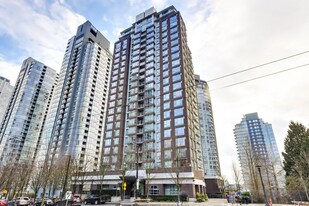 550 Pacific St in Vancouver, BC - Building Photo