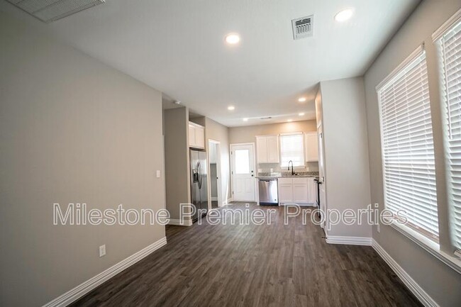 320 W Bond St in Denison, TX - Building Photo - Building Photo
