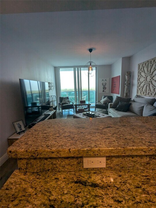 2681 N Flamingo Rd, Unit 1904 in Sunrise, FL - Building Photo
