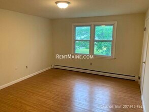 35 Yale St in Bangor, ME - Building Photo - Building Photo