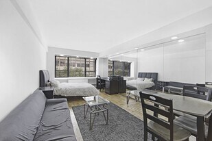 210 E 47th St in New York, NY - Building Photo