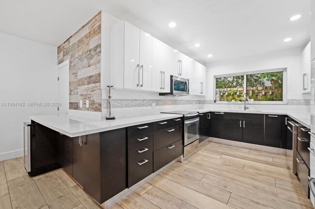 property at 3551 E Glencoe St