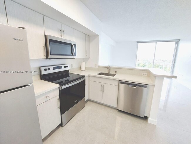 5077 NW 7th St in Miami, FL - Building Photo - Building Photo