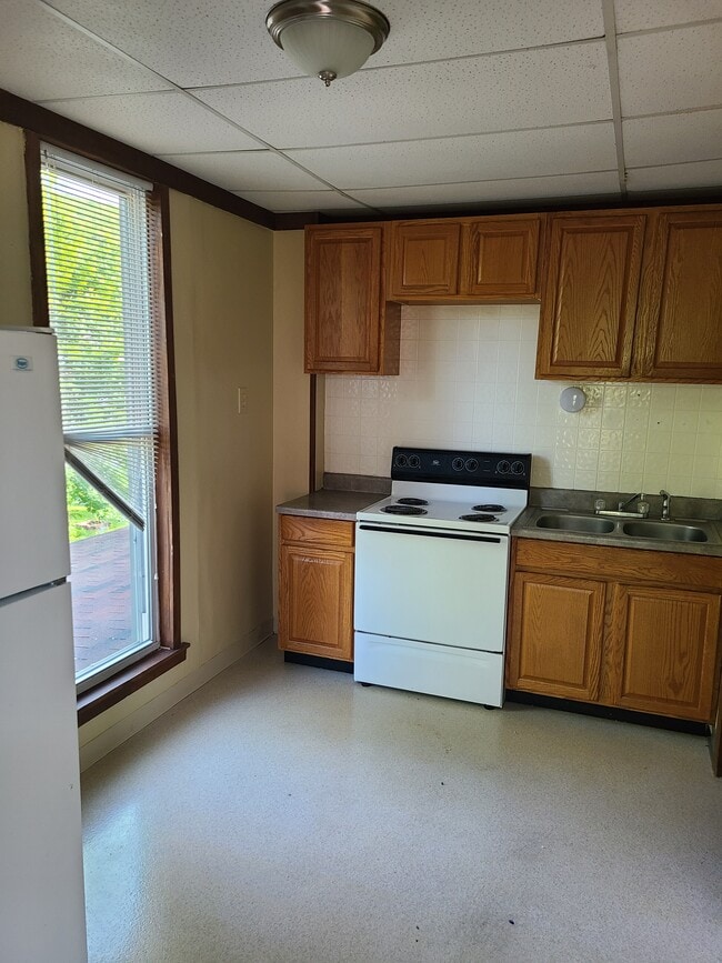1010 Lincoln Ave, Unit 2 in Tyrone, PA - Building Photo - Building Photo