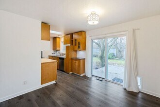 8715 N Washburne Ave in Portland, OR - Building Photo - Building Photo